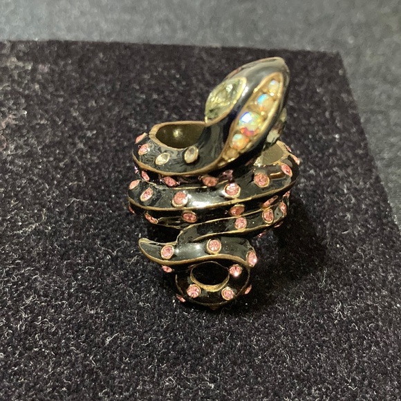 Betsey Johnson black stone snake twirl ring. - Picture 1 of 4